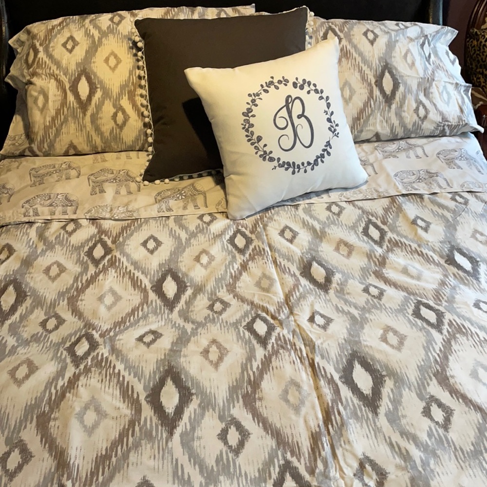 Queen size Elephant tribal duvet with Shams